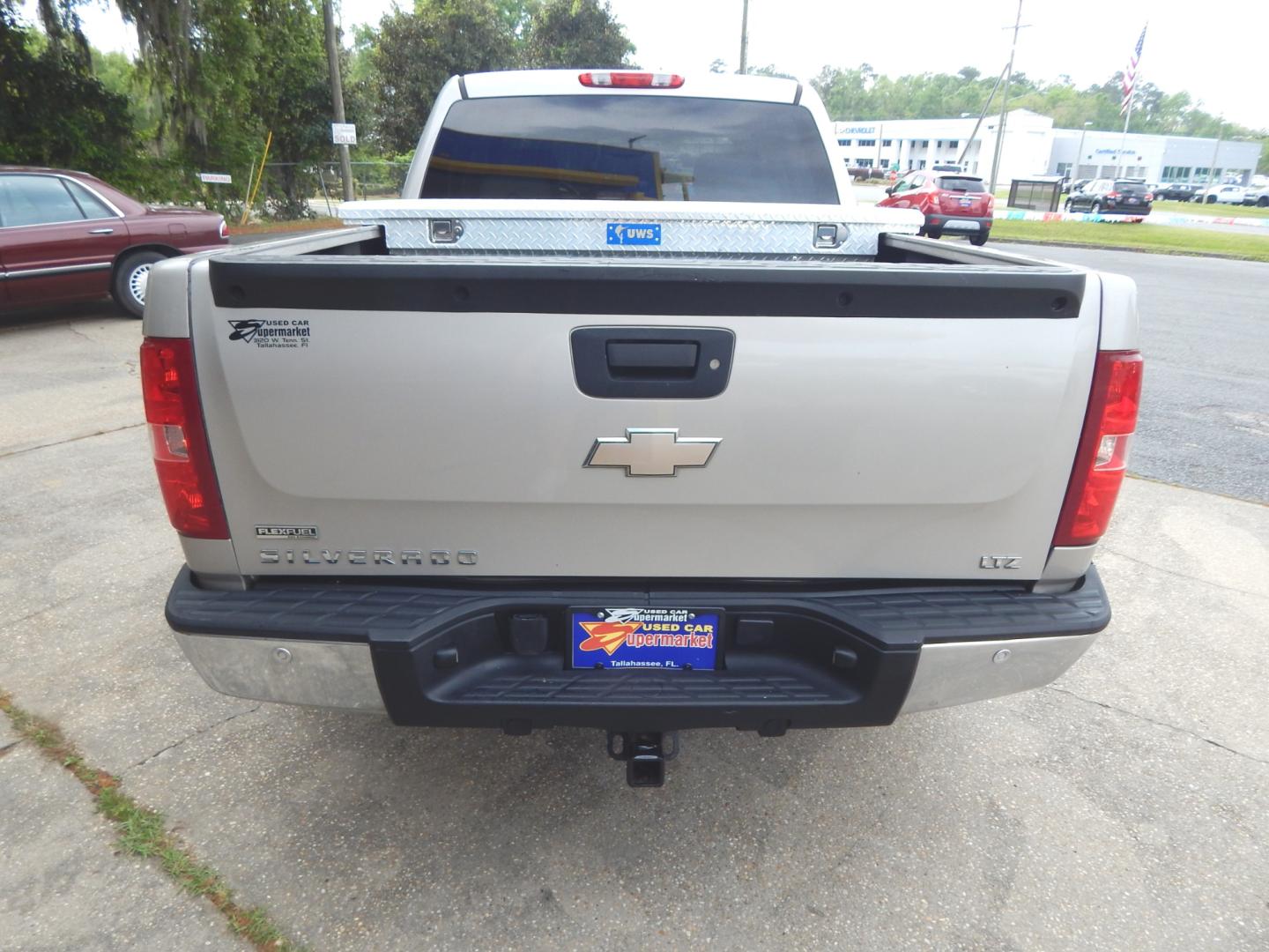 2009 Silver Metallic /Gray Leather Chevrolet Silverado 1500 LTZ Z71 (3GCEK33309G) with an 5.3L engine, Automatic transmission, located at 3120 W Tennessee St, Tallahassee, FL, 32304-1002, (850) 575-6702, 30.458841, -84.349648 - Used Car Supermarket is proud to present you with this loaded immaculate 2009 Chevy Silverado Crew Cab LTZ Z71 with leather and low miles. Used Car Supermarket prides itself in offering you the finest pre-owned vehicle in Tallahassee. Used Car Supermarket has been locally family owned and operated f - Photo#2